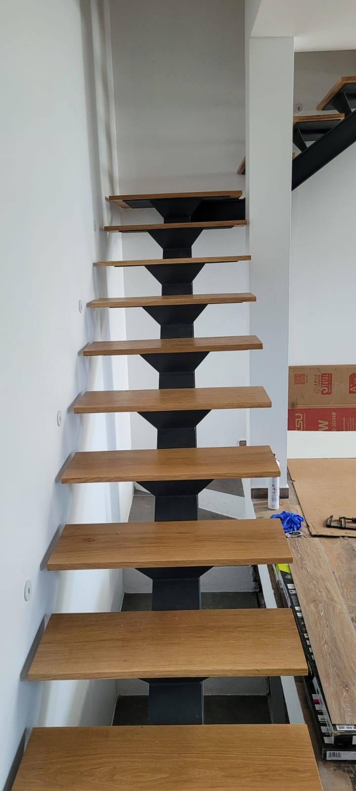 Escada interior metal e madeira