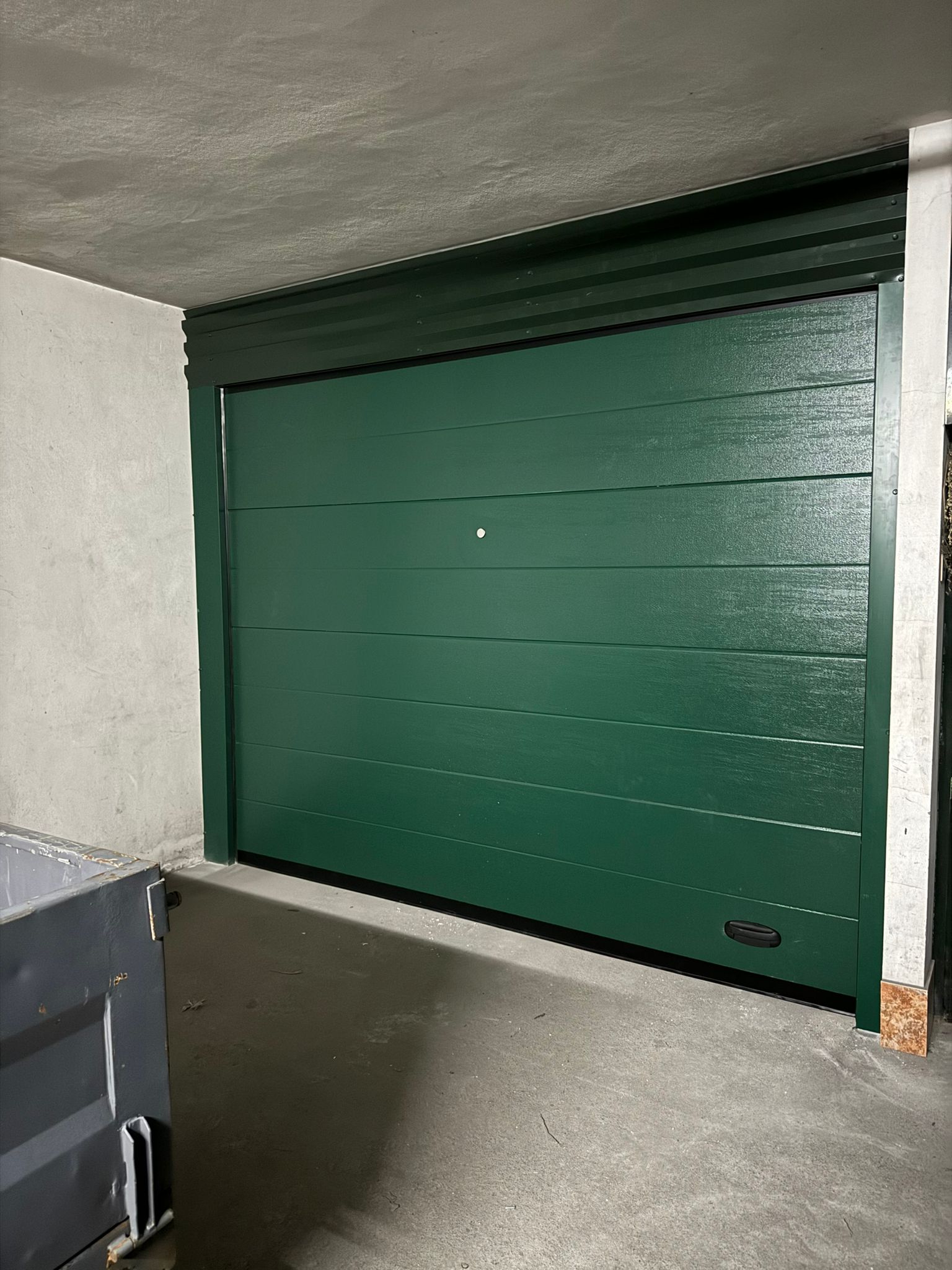 Porta seccionada verde vista interior
