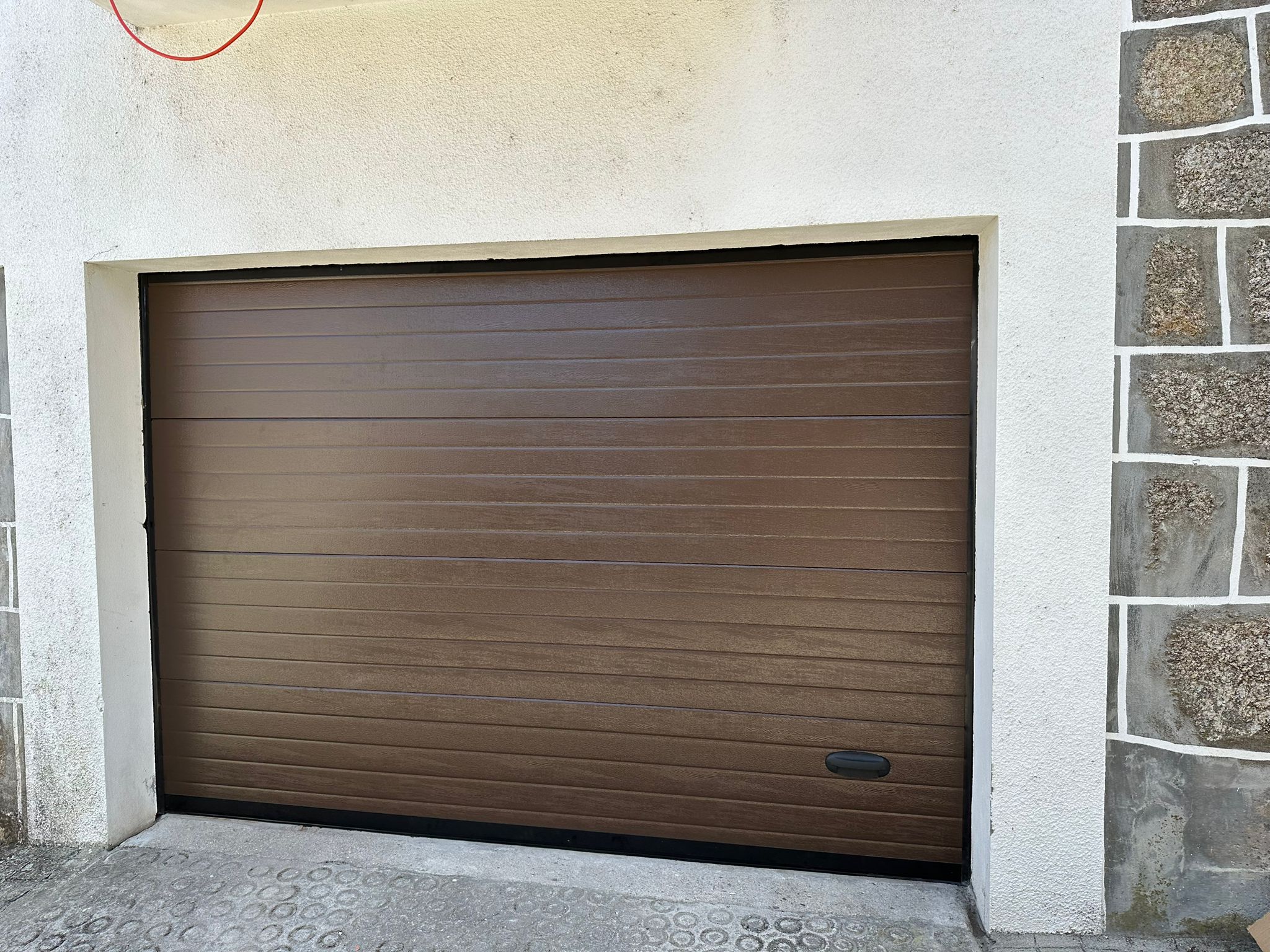 Porta seccionada castanha